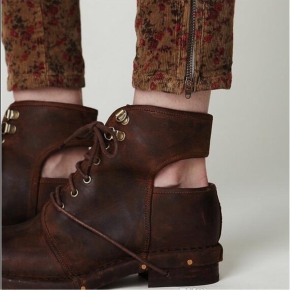 Jeffrey Campbell Rosie Cutout Combat Boots Black Leather Copper Rivets Size 6 - Picture 9 of 16